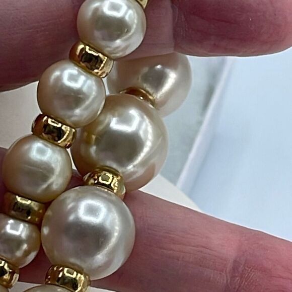 Vintage Napier glass graduated faux pearl with gold tone spacers necklace. - Picture 5 of 7